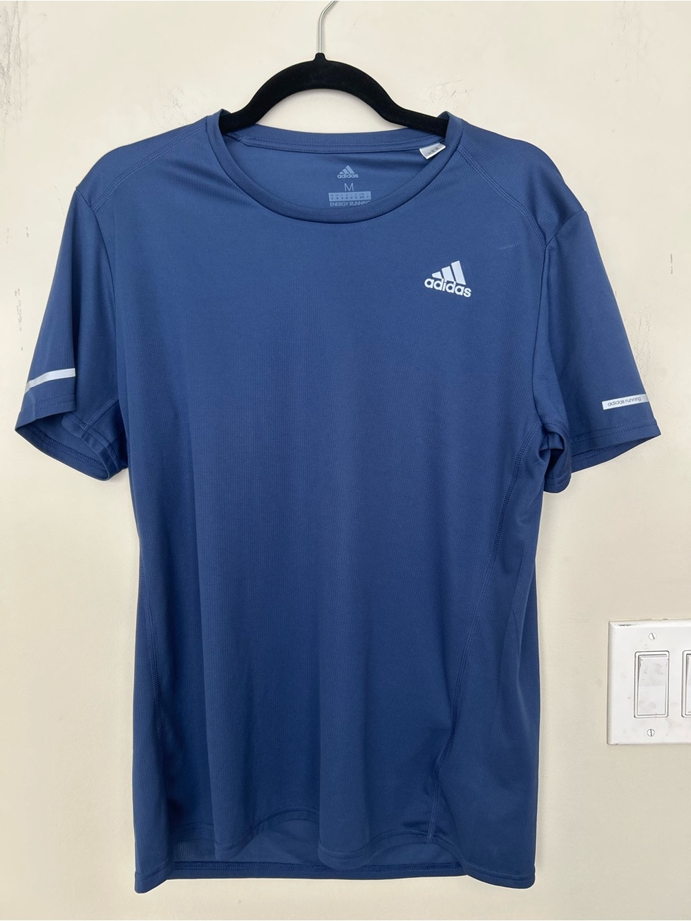 adidas Run blue short-sleeve athletic t-shirt reflective sleeve details. Size M